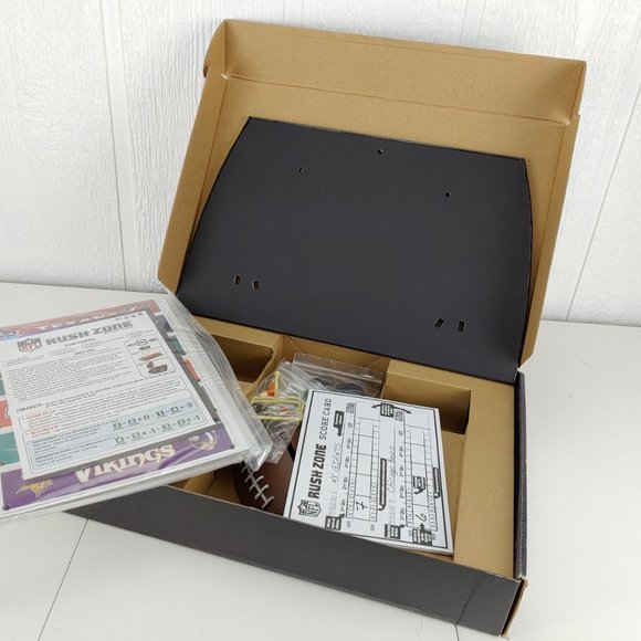 2015 NFL Rush Zone Board Game All 32 Football Teams New Open Box - Picture 8 of 10